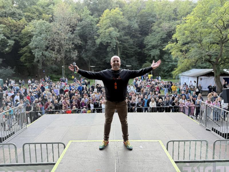 Milujem ludi a nehanbim sa za to
Bratislava